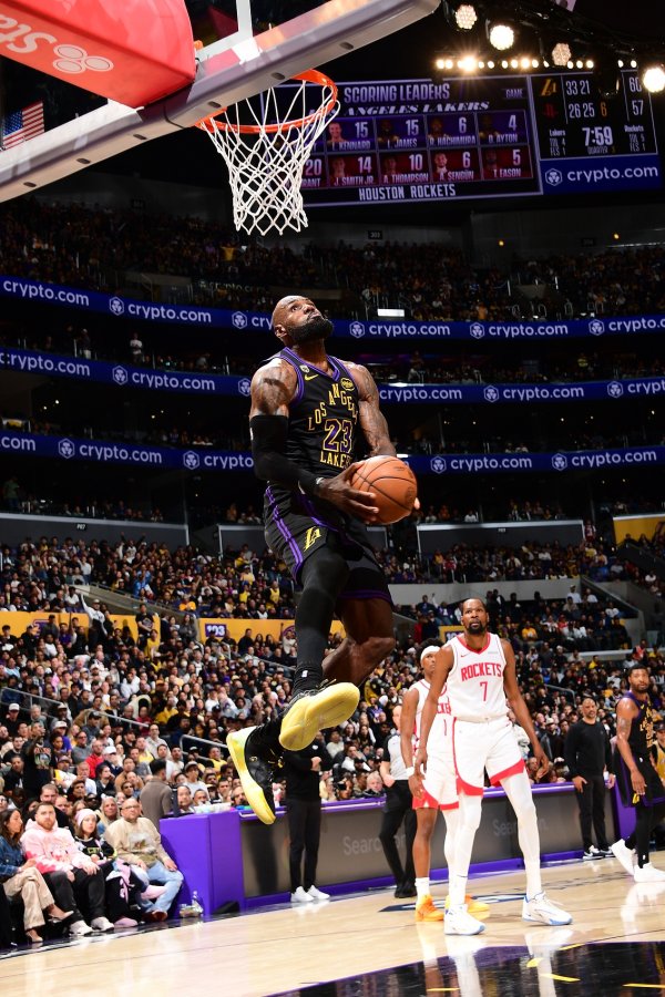 配资操盘股票 雷迪克谈詹姆斯G2反手暴扣：在比赛过程中 我不是一个球迷